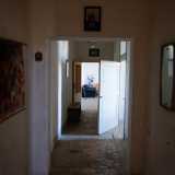 All�interno � comunque ancora presente il pavimento originario. In un corridoio si presenta con mattoni in cotto montati a spina di pesce...